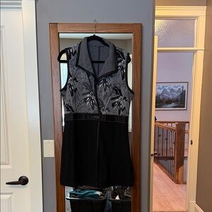 Black and white Sleeveless Vest with Floral Pattern